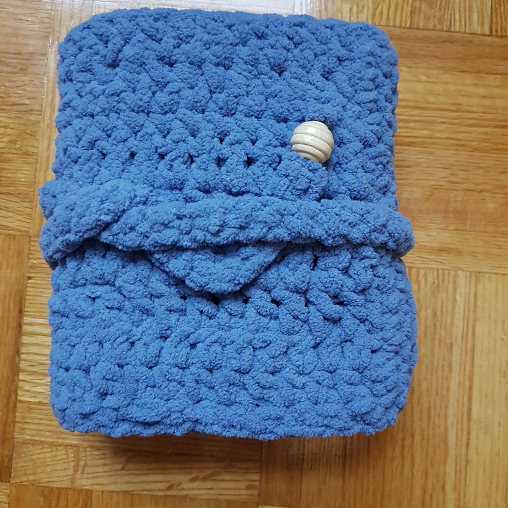 Handmade crocheted Tarot card holder and Mat